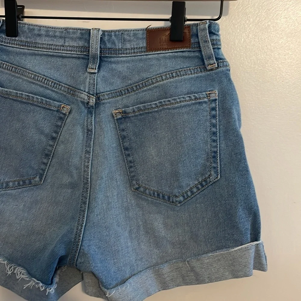 Hollister Curvy Ultra High Rise Button Fly Mom Jeans 1 / 25